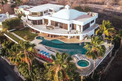 Image de Striking Ocean View with huge Pool - walk to Beach