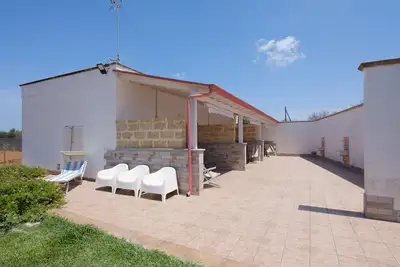 Image de Appartement 'Mamba House 1' avec terrasse privée, jardin partagé et climatisation