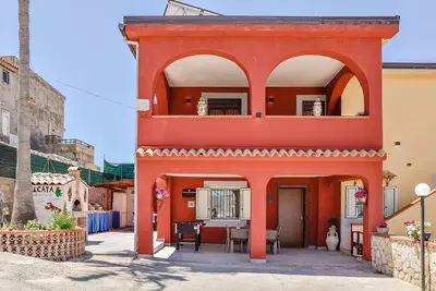 Image de \" Villa Nicolai Con Terrazzo \" avec vue montagne, terrasse privée et Wi-Fi.