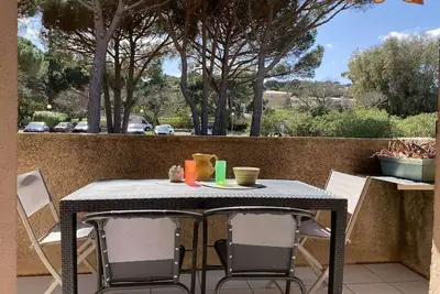 Image de Appartement 2p avec Mezzanine, Balcon, Parking Privé - À 200m de la Plage de la Nartelle