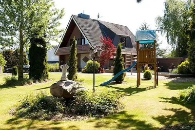 Image de Das 5 Sterne Wellness Ferienhaus Traumgarten in der RingstraĂźe 6 in 23738 Harms