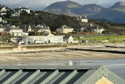 Image de On the beach location. A whitewashed cottage with private steps on to the beach.