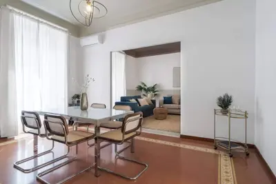 Image de Appartement à Milan avec 3 chambres à coucher, 7 couchages