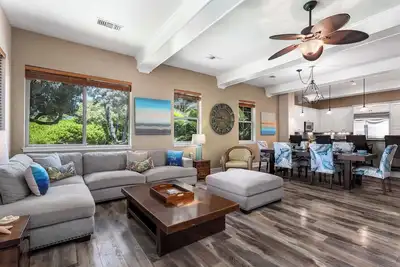 Image de 🏖️New Listing! | Beautiful Townhome | Great Location & Amenities| Concierge Included!
