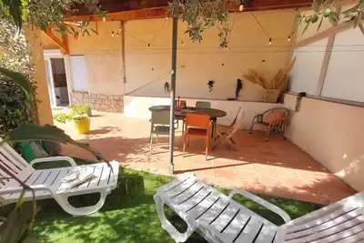 Image de T2 climatisé-plain pied, terrasse & parking privé