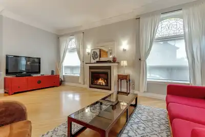 Image de Sweet Garden Suite Little Italy 2 bedroom & Fireplace