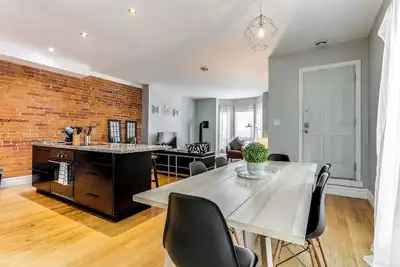 Image de Fire It Up In Little Italy 3 Bedrooms And Fireplace