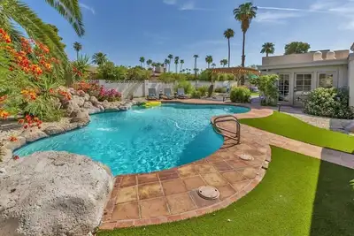 Image de Spacious Desert Home | Heated Pool