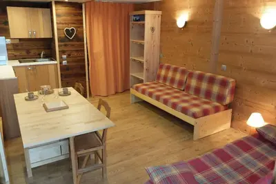 Image de 10m du centre station, 2ème étage, balcon, télévision, casier à ski, 28m², Tignes