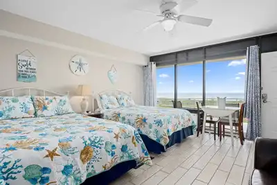 Image de Sand Dollar | Pool Access + Drive to Area Attractions!