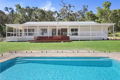 Image de Jamieson Lake Retreat - Waterfront