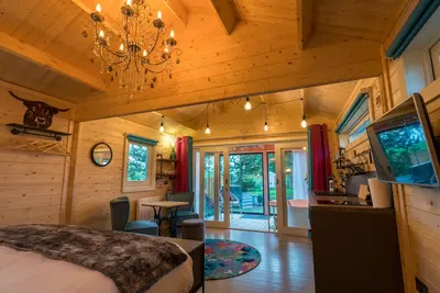 Image de Unique Spacious Heated Lodge With Enclosed/open air Bathtub and Outdoor Seating