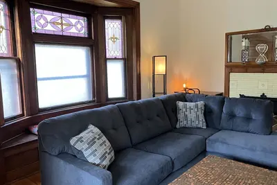 Image de Beautiful historic home on Wittenberg campus. Peaceful setting w/ grand piano.