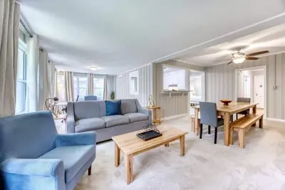 Image de Near Riverwalk & Dining- Columbus Craftsman