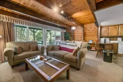 Image de Bear's Lair- Cozy getaway w/ 2 patios!