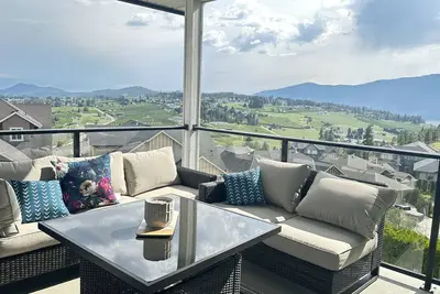 Image de Lakes, outdoor adventure, winery, shops, beaches, surrounded by natural beauty