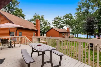 Image de Inviting lakefront stand-alone condo with private beach, boating, & playground