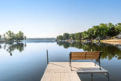 Image de Lakefront condo with beach access, firepit, games, fireplace, & dock