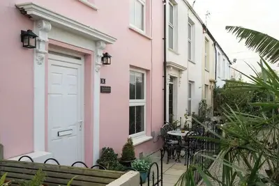 Image de The Pink House Summar