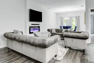 Image de Modern Private Getaway w/ Amenities Near Savannah!