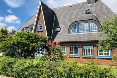 Image de Diese Komfortable, Helle und Moderne Ferienwohnung Über 2 Etagen Bietet für 2 Erwachsene und 2 Kinder Alles was Sie für Einen Erholsamen Aufenthalt Benötigen. Die Wohnung Liegt Ruhig und Zentral Zwischen Ortskern Nebel und Kniepsand