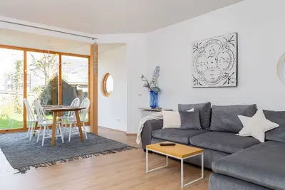 Image de Wohnung \"casa del Mar\" Der Großzügige Garten und die Terrasse der Ferienwohnung \"casa del Mar\" Laden Sie und Ihre Familie zum Relaxen, Spielen und Verweilen ein