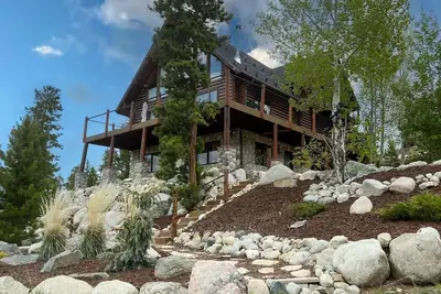Image de Newly renovated home with gorgeous lake views