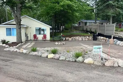 Image de Charming Cottage Retreat - Your Home Away from Home!