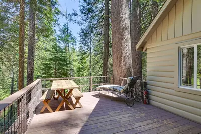 Image de 15 Mi to Ski Resort: Cozy Cabin Near Long Barn!