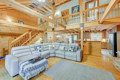 Image de Scenic Blue Ridge Cabin Rental w\/ Resort Amenities