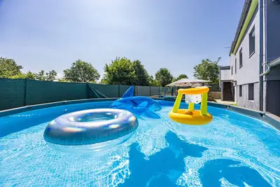 Image de Kristijan & Jelena - Pool, Jacuzzi, Playground