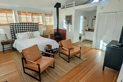 Image de Cute one room Bungalow in Sonoma- Includes Wine Tasting Passport