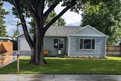 Image de Cozy, cheerful house