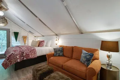 #9 Hogwarts Luxury Glamping Tent Hogwarts Theme