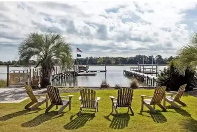 Image de A Block from the Dock in Beau Coast Classic