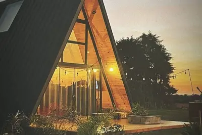 Image de Orion Cabin with hot tub and fireplace