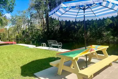 Image de Retro Retreat-Waterfront, Kayaks, Boatslip, bikes, grill