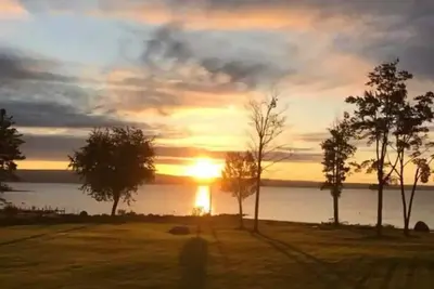 Image de Lakefront retreat