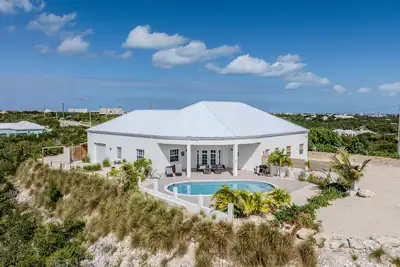 Image de Brand New Longbay Hills Villa w\/ Pool - Panoramic Views & 5 Minutes to the Beach