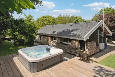 Image de Maison en bord de mer Ă Mesinge avec.