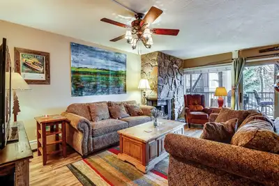 Image de 1 Mi to Marina: Frisco Condo w/ Mtn-View Balcony!