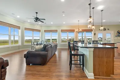 Image de Waterfront home with dock, sleeps 10, 4bed/2bath