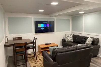 Image de Large Modern pet Friendly Suite With Central A/C