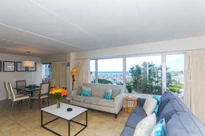 Image de Beautiful Sunset Views, Ilikai Hotel #410 Free Wifi, No Resort Fees!