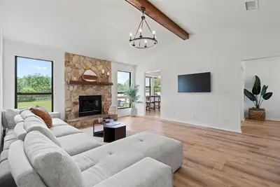 Image de Spacious Home: Near Beach, Large Yard, Game Room & Dog-Friendly!