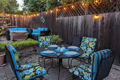 Image de 3-bedroom, 2-bathroom home with private backyard patio w/fire pit, Bbq & smoker.