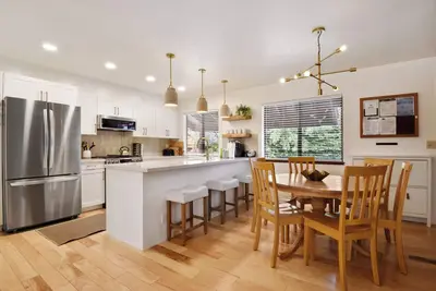 Image de Idlewood Cabin - Newly Remodeled