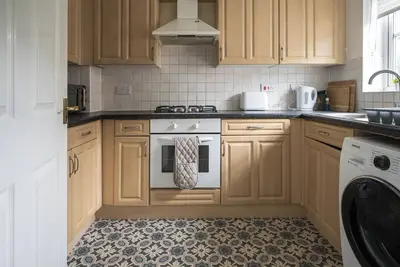 Image de House-Sleeps7-Parking-Garden-SportsChannels
