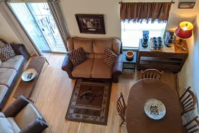 Unique, Cute condo close to the lake