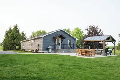 Image de Maple Retreat is newly remodeled with pool, private setting
